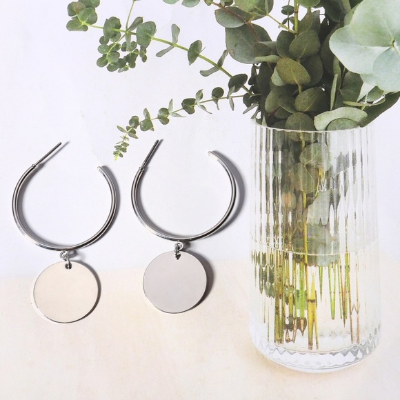 **VELMA* Silver Round Dangle Charm Fashion Style Earrings - Picture 1 of 6